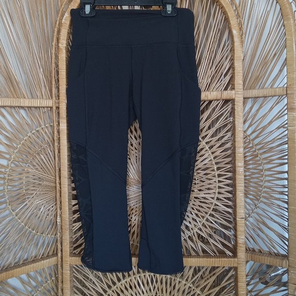 Lululemon Cropped Leggings with mesh details Sz 6 - Picture 2 of 9